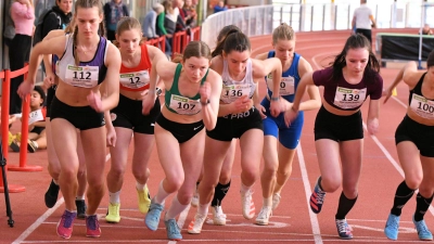 Mit ihrem Sieg im abschließenden 800-Meter-Lauf sicherte sich Leonie Schinko (Startnummer 107) den Gesamtsieg. (Foto: Claus Habermann)