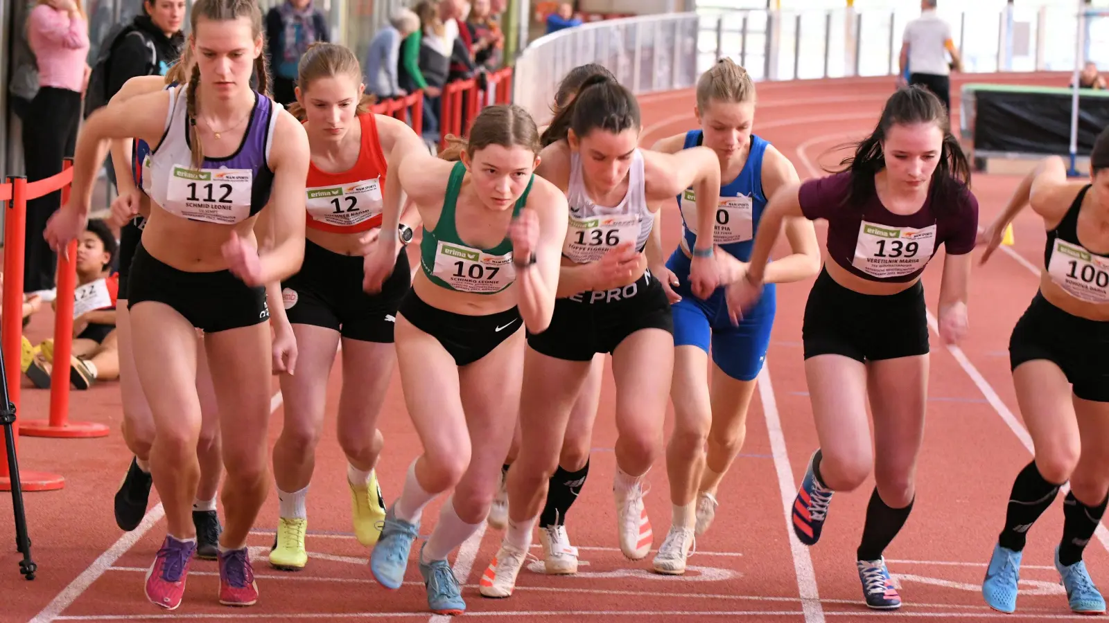 Mit ihrem Sieg im abschließenden 800-Meter-Lauf sicherte sich Leonie Schinko (Startnummer 107) den Gesamtsieg. (Foto: Claus Habermann)