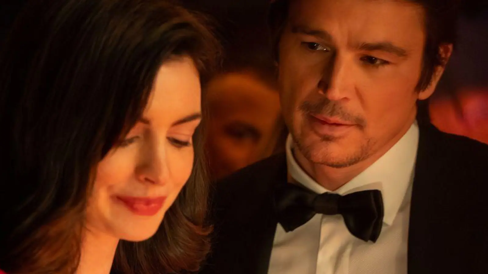 Wer lügt, wer sagt die Wahrheit? Anne Hathaway und Josh Hartnett in „Verity - Dunkle Geheimnisse“. (Foto: Alisha Wetherill/Amazon MGM/dpa)