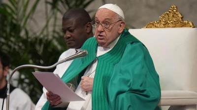 Papst Franziskus hat sich für eine Untersuchung ausgesprochen, ob Israel mit seiner Kriegsführung im Gazastreifen einen Völkermord begeht.  (Foto: Alessandra Tarantino/AP/dpa)