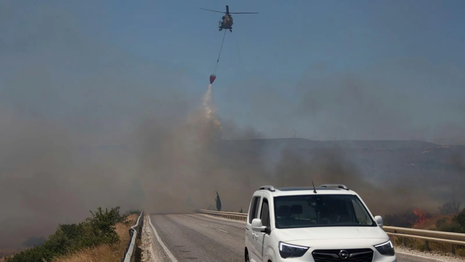Ein Waldbrand Anfang Juli in der Provinz Izmir (Archivbild) (Foto: Cengiz Malgir/DIA Photo/AP/dpa)
