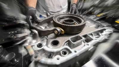 Gerade in der Industrie werden laut Ifo Jobs abgebaut. (Symbolbild) (Foto: Felix Kästle/dpa)