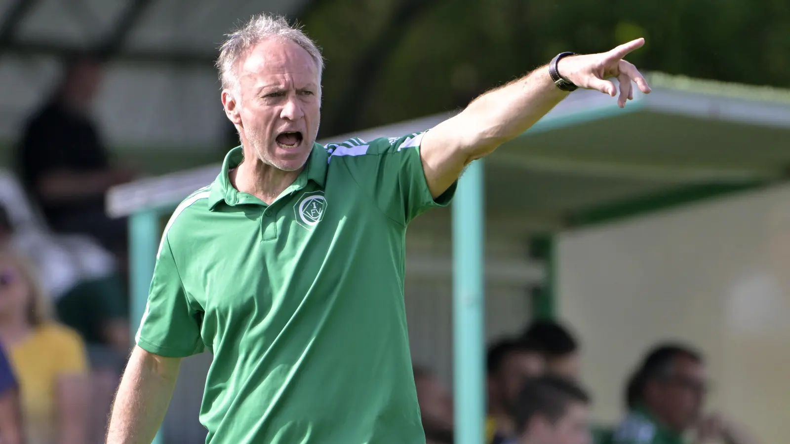 Werner Pfeuffer will den FV Uffenheim in Hofstetten zu einem Sieg dirigieren. (Foto: Martin Rügner)