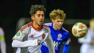 Üveys Ayan (links) war zehn Jahre lang für den 1. FC Nürnberg am Ball. (Foto: Sportfoto Zink / Wolfgang Zink)