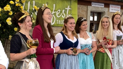Die Weinhoheiten werden das Dorfweinfest in Tauberzell offiziell eröffnen.  (Foto: Privat)