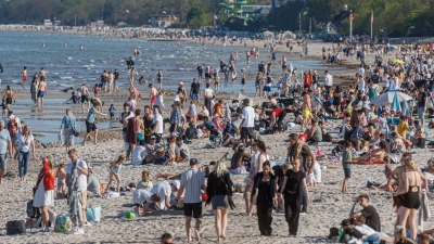 Mit Sonne und warmen Temperaturen ist erst einmal Schluss, sagen die Meteorologen.  (Foto: Markus Scholz/dpa)