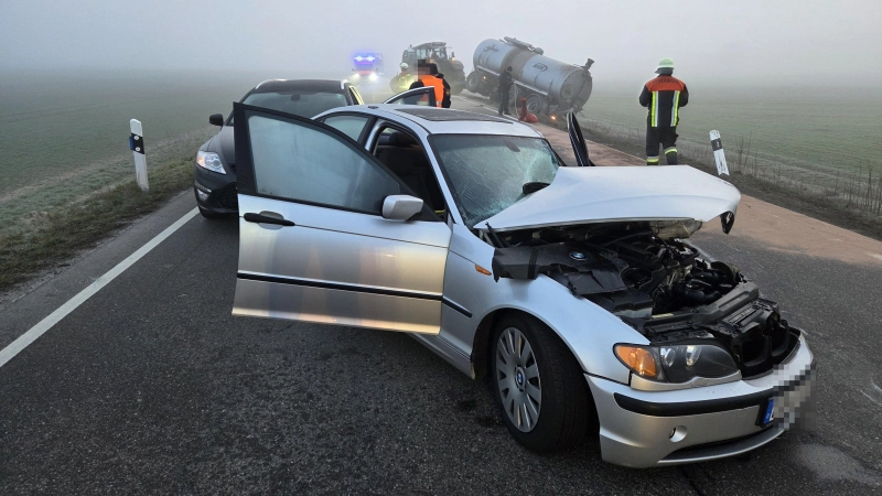 Unfall auf der B470: Zwischen Gutenstetten und Gerhardshofen stießen mehrere Fahrzeuge zusammen. (Foto: Rainer Weiskirchen)