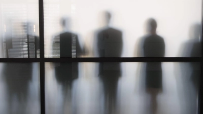 Kleine Notlügen im Job sind alltäglich: Oft geht es darum, sich selbst oder andere zu schützen. (Foto: Sebastian Kahnert/dpa/dpa-tmn)