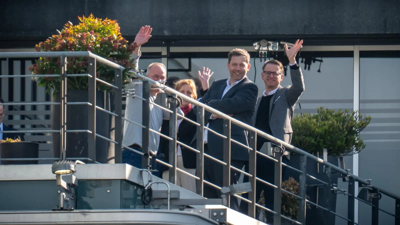 Bei den Sondierungsgesprächen wird gute Stimmung demonstriert.  (Foto: Michael Kappeler/dpa)