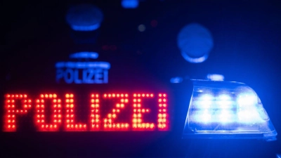 Schleierfahnder ziehen einen überladenen Transporter aus dem Verkehr - und können die Ladung später als Diebesgut identifizieren. (Symbolbild) (Foto: Marijan Murat/dpa)