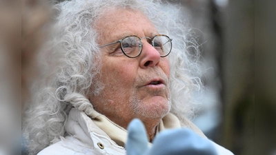 Rainer Langhans, Ikone der 68er-Bewegung, setzt sich mit dem Sterben auseinander.  (Foto: Felix Hörhager/dpa)