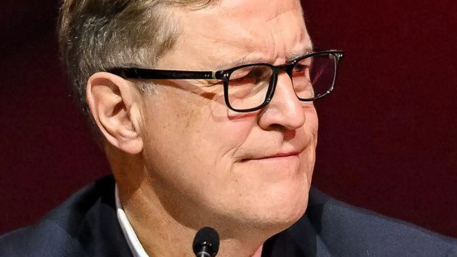 Äußert sich nach Kritik am Sponsor: Vorstandschef Jan-Christian Dreesen. (Foto: Harry Langer/dpa)