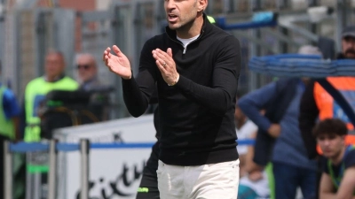 Heiße Aktie: Como-Coach Cesc Fàbregas.  (Foto: Antonio Saia/LaPresse via ZUMA Press/dpa)
