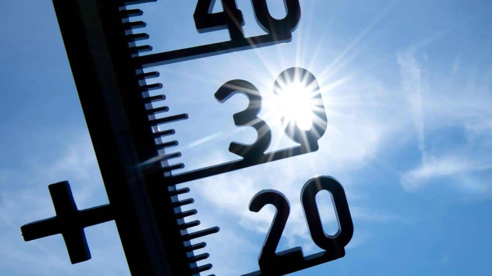 Auch am Wochenende soll die 30-Grad-Marke wieder geknackt werden. (Archivbild) (Foto: Sven Hoppe/dpa)