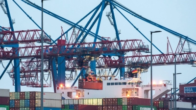 Für die Exportnation Deutschland kommt der Zollstreit zur Unzeit (Archivbild) (Foto: Daniel Bockwoldt/dpa)