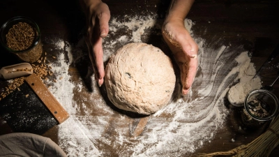 Lecker Dinkel? Wer an Weizenunverträglichkeit leidet, verträgt möglicherweise Produkte aus Dinkelmehl besser. (Foto: Christin Klose/dpa-tmn)