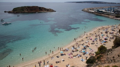In Spanien liegen die Preise für Essengehen und Übernachtung 25 Prozent unter dem deutschen Niveau. (Archivbild) (Foto: Clara Margais/dpa)