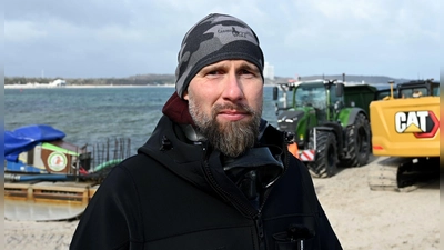 Der Biologe Robert Marc Lehmann wirft den Einsatzkräften vor, von ihnen ausgeschlossen worden zu sein. (Archivbild) (Foto: Daniel Bockwoldt/dpa)
