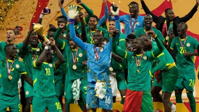 Die senegalesischen Nationalspieler und der nationale Verband wollen die Entscheidung des Berufungsgerichts des afrikanischen Fußball-Verbands Caf nicht akzeptieren. (Archivbild) (Foto: Mosa'ab Elshamy/AP/dpa)