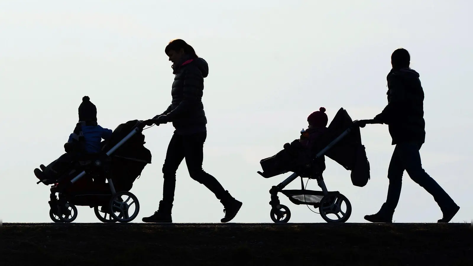 Kinderwagen kosten oft mehrere hundert Euro (Foto: Felix Kästle/dpa)
