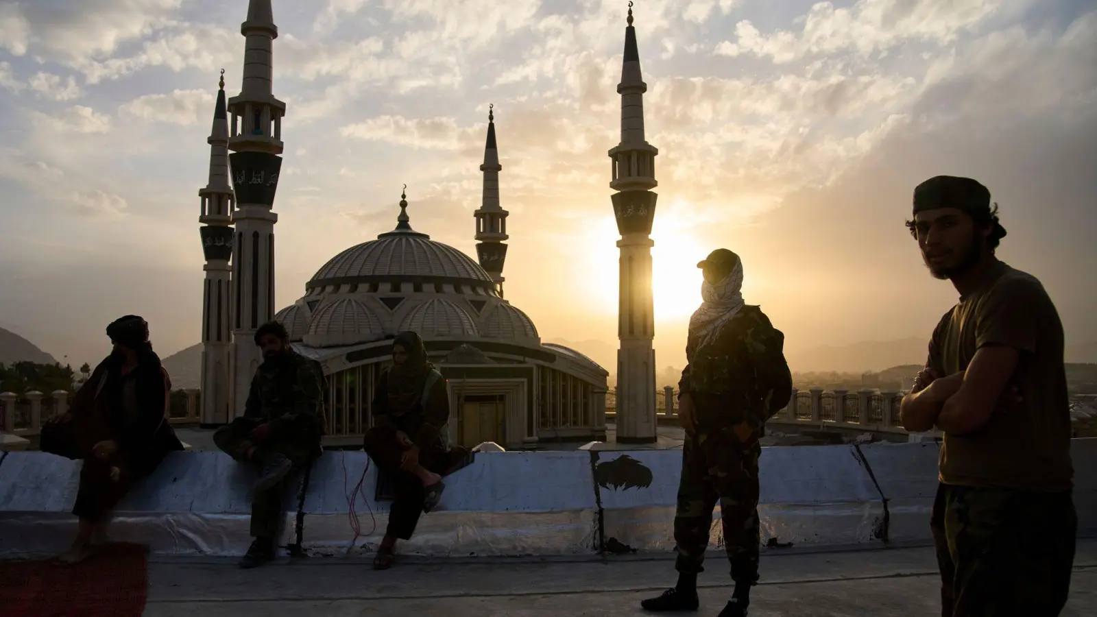 In Kabul waren nach Gefechten mit Pakistan Explosionen und Flugzeuggeräusche zu hören. (Symbolbild) (Foto: Ebrahim Noroozi/AP/dpa)