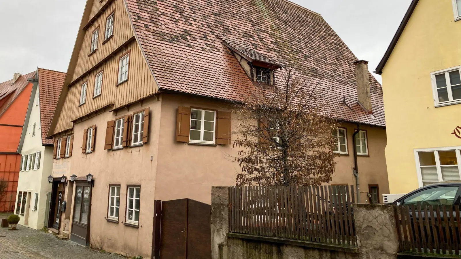 Dieses Sanierungsobjekt liegt im Geltungsbereich des Bebauungsplans Brotmarkt, der unter anderem die gewerbliche Nutzung von Gebäuden regelt. (Foto: Martina Haas)