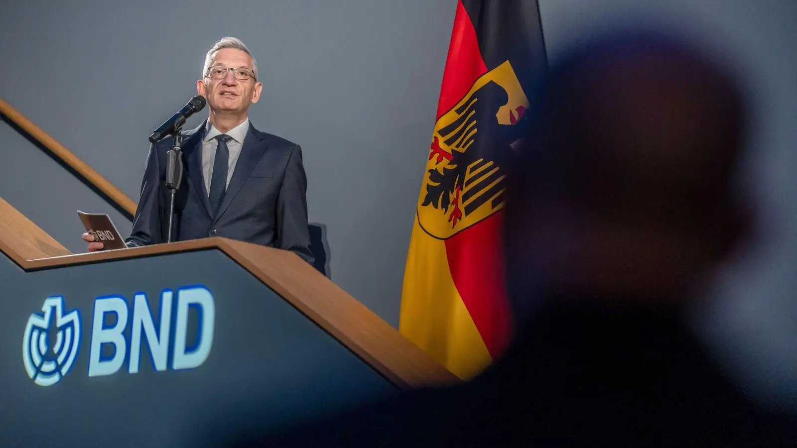 Der Präsident des Bundesnachrichtendienstes, Martin Jäger, will den BND zu einer schlagkräftigen Abwehreinheit gegen Angriffe auf Deutschland machen. (Foto: Michael Kappeler/dpa)