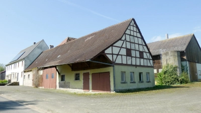 Eine Genossenschaft interessiert sich für eine ehemalige Hofstelle samt Grundstück in Gailshofen (Foto). Im Raum steht die Realisierung von Wohnraum für Menschen mit gesundheitlichen Einschränkungen. Im Gemeinderat wurde darüber informiert. (Foto: Karl-Heinz Gisbertz)