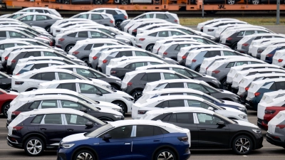 Mehr als 45.000 Elektrofahrzeuge wurden im September neu zugelassen. (Archivbild)  (Foto: Hendrik Schmidt/dpa)