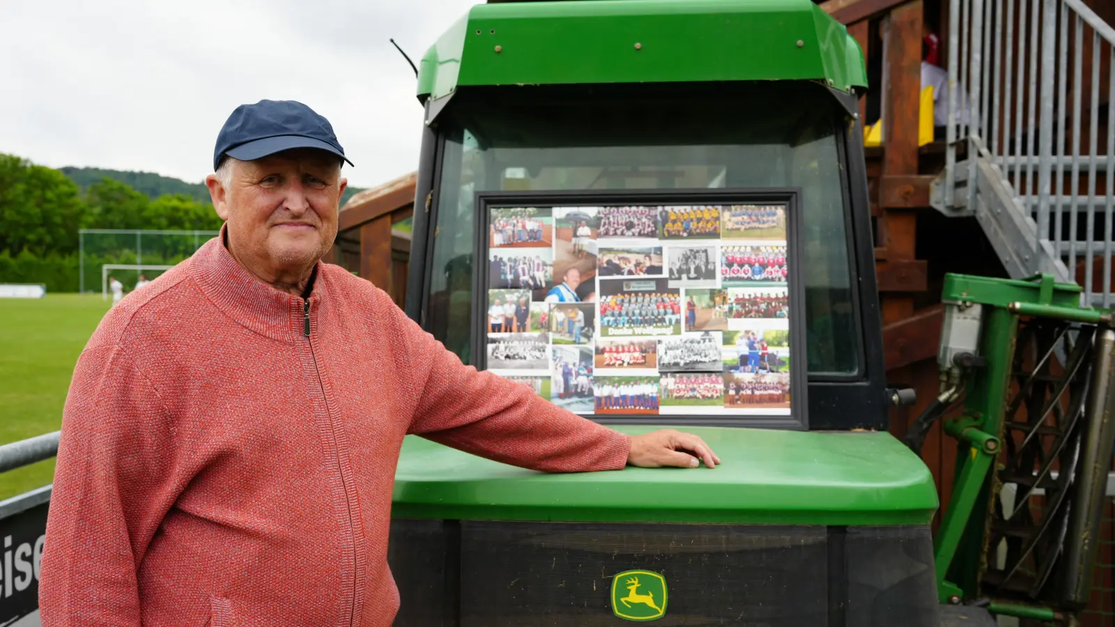 Nach vier engagierten Jahrzehnten als Platzwart beim TSV Burgbernheim blickt Wolfgang Kleinschroth auf eine bewegte Zeit auf dem Kapellenberg zurück. (Foto: Stefan Schuster)
