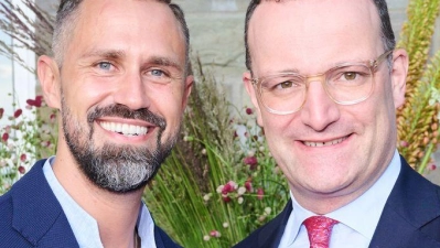 Daniel Funke und Jens Spahn sind seit 2017 verheiratet. (Archivbild) (Foto: Annette Riedl/dpa)