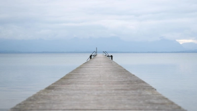 Zu Tagesbeginn sind viele Wolken und Nebel am bayerischen Himmel zu sehen. (Foto: Sven Hoppe/dpa)