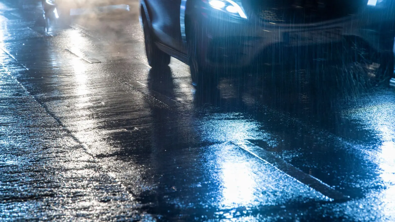 Eine Vorabinformation über Glätte betrifft Westmittelfranken. (Symbolbild: Christophe Gateau/dpa/dpa-tmn)