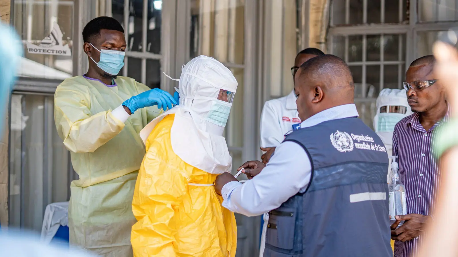 Bei der Bekämpfung des derzeitigen Ebola-Ausbruchs stehen die Helfer vor vielen Herausforderungen. (Archivbild) (Foto: -/XinHua/dpa)
