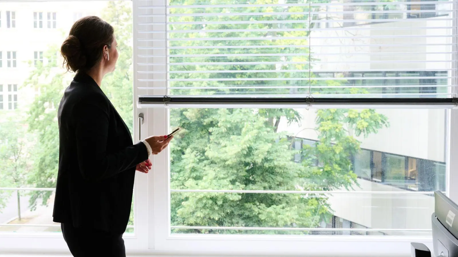 Immer mehr Frauen ziehen in die Vorstände von Dax-Konzernen ein (Illustration) (Foto: Annette Riedl/dpa)