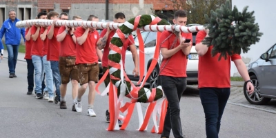 Darf bei der Kirchweih in Diebach nicht fehlen: der Kirchweihbaum.  (Foto: Landjugend Diebach)