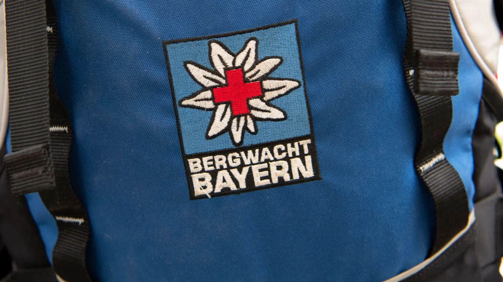 Mit Hilfe der Bergwacht wurde der Mann aus dem Wald gebracht. (Symbolbild) (Foto: Sven Hoppe/dpa)