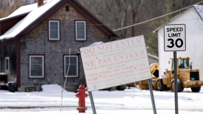 An der US-Grenze zu Kanada hat eine bizarre Kriminalgeschichte ihren Anfang gefunden - der eigentlich gar nicht der Anfang war. (Archivbild) (Foto: Christinne Muschi/The Canadian Press/AP/dpa)