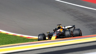 Max Verstappen gibt in Spa Gas. (Foto: Geert Vanden Wijngaert/AP)