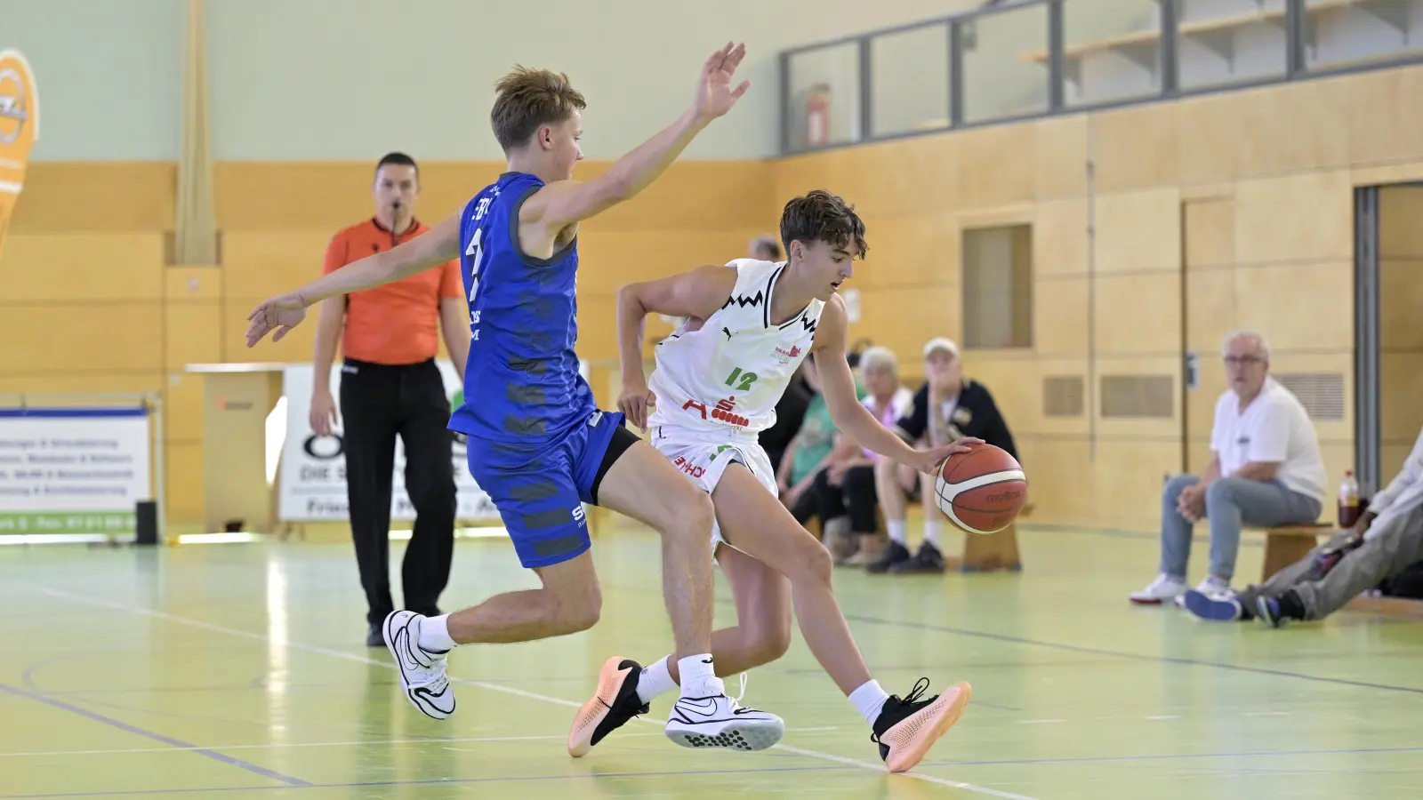 Einer der Youngster im Ansbacher Team: Tobias Neubert (rechts, hier gegen den Veitshöchheimer Noah Wendland). (Foto: Martin Rügner)