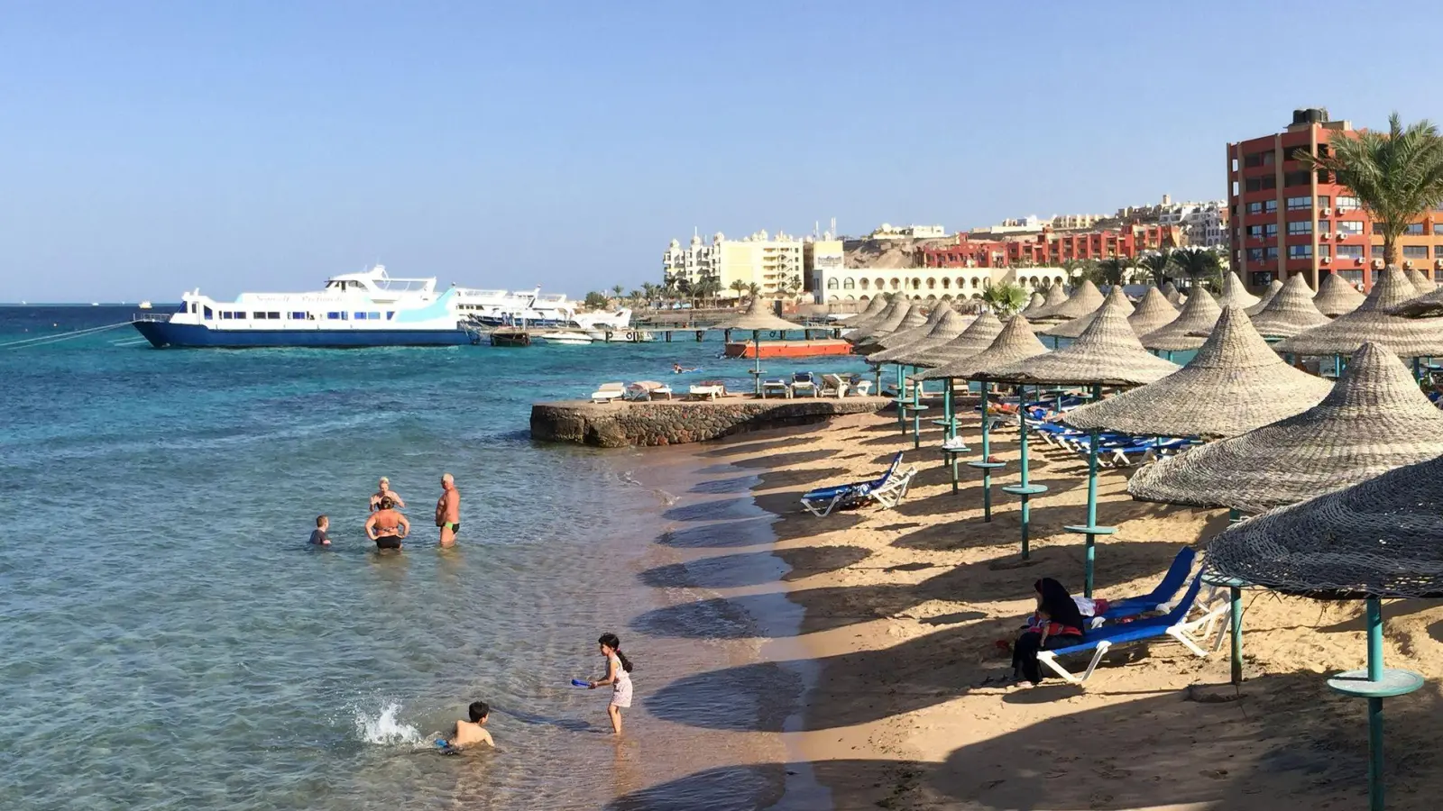 Gute Nachrichten für Ägypten-Urlauber: In beliebten Touristenorten wie Hurghada werden Cafés, Restaurants, Bars und Geschäfte nicht um 21 Uhr schließen. (Foto: Benno Schwinghammer/dpa-tmn)