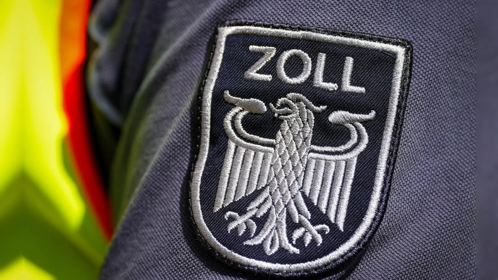 Wegen des Verdachts auf Schwarzarbeit und Menschenhandel gibt es bundesweit Durchsuchungen. (Symbolbild)  (Foto: Soeren Stache/dpa)