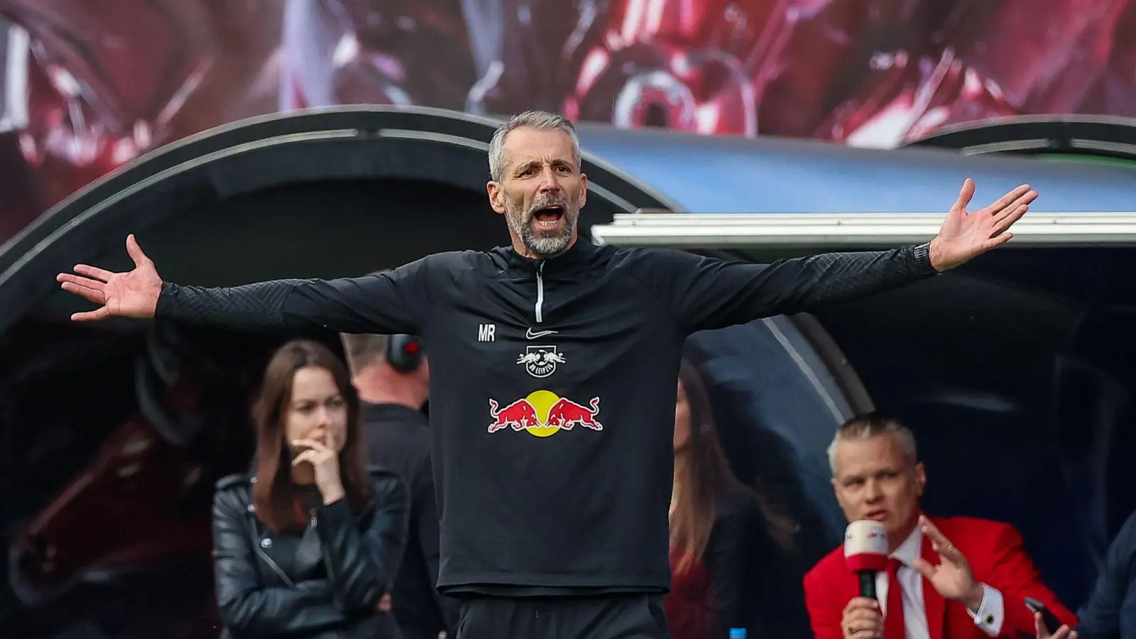 Leipzigs Trainer Marco Rose ärgert sich über den Videobeweis. (Foto: Jan Woitas/dpa)