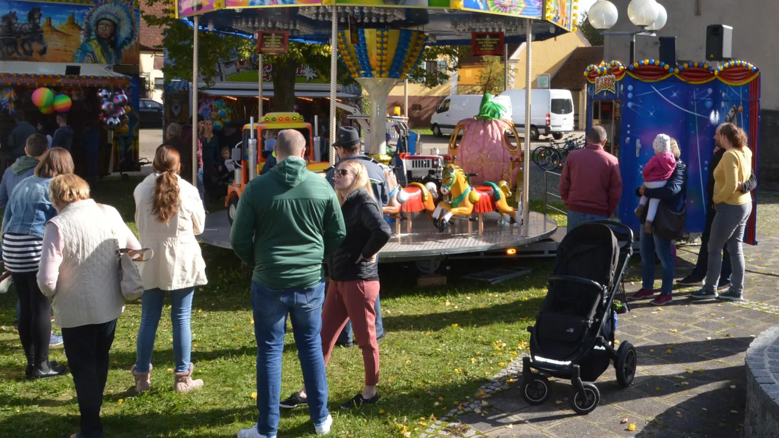 Kirchweihtreiben und Schaustellerbetriebe werden wieder auf dem Dorfplatz bei der St.-Anna-Kirche sein. (Foto: Peter Tippl)