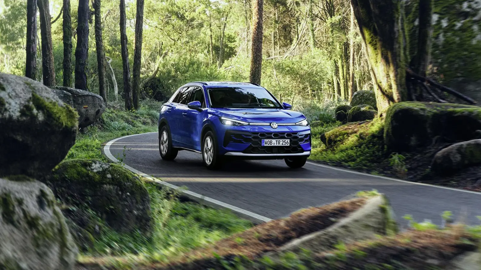 Mit der zweiten Generation des T-Roc bringt Volkswagen ein kompaktes SUV auf den Markt, das sich mit einem neuen kraftvollen Design, innovativen Antrieben und einem hochwertigen Interieur präsentiert. (Volkswagen) (Foto: Volkswagen AG)