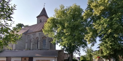 Die auf einer leichten Anhöhe stehende Marienkirche prägt den Ort an der Sulzach. (Foto: Fritz Zinnecker)