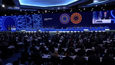 Beim FIFA-Kongress sorgt das Verhalten von FIFA-Chef Infantino für Kritik. (Foto: Fernando Calistro/AP/dpa)