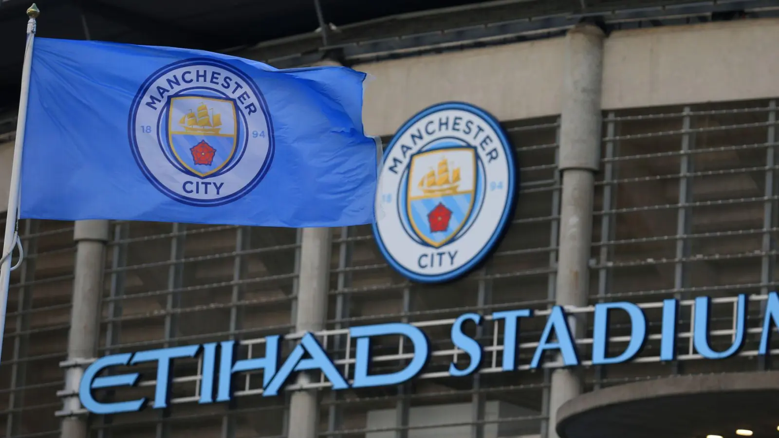 Manchester City ist wegen Verstößen gegen die Finanzregeln der Premier League zwischen den Spielzeiten 2009/10 und 2017/18 für schuldig befunden worden. (Symbolbild) (Foto: Lindsey Parnaby/dpa)