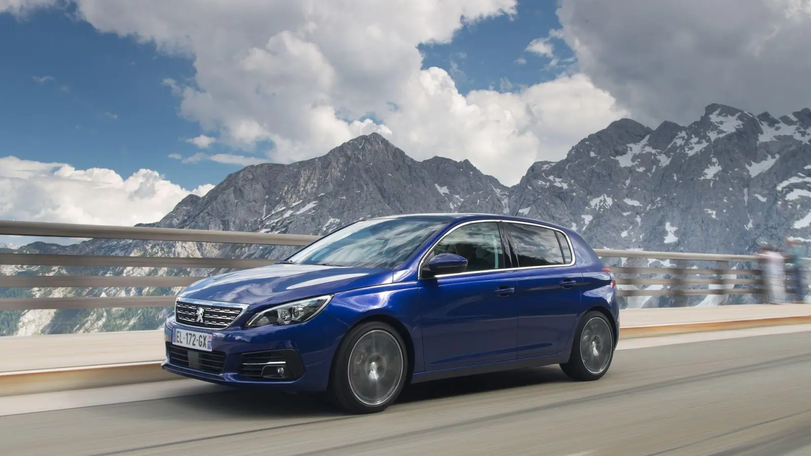 Gipfelstürmender Löwe? Zumindest bei der Quantität - den Zulassungszahlen - muss sich der Peugeot 308 etwa dem Klassenprimus VW Golf geschlagen geben - wie schaut&#39;s aus mit der Qualität? (Foto: Peugeot/dpa-tmn)