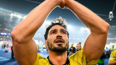 Mats Hummels ist auf der Suche nach einem neuen Arbeitgeber fündig geworden. (Foto: Robert Michael/dpa)